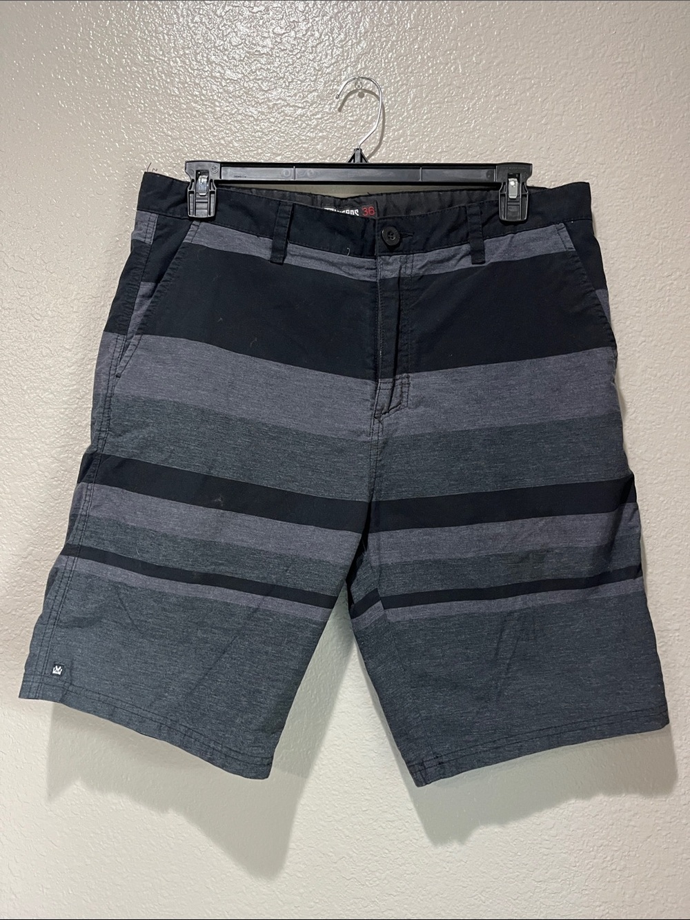 Micros Mens Casual Lightweight Flat Gray Black Front Shorts Striped Sz 36 Casual